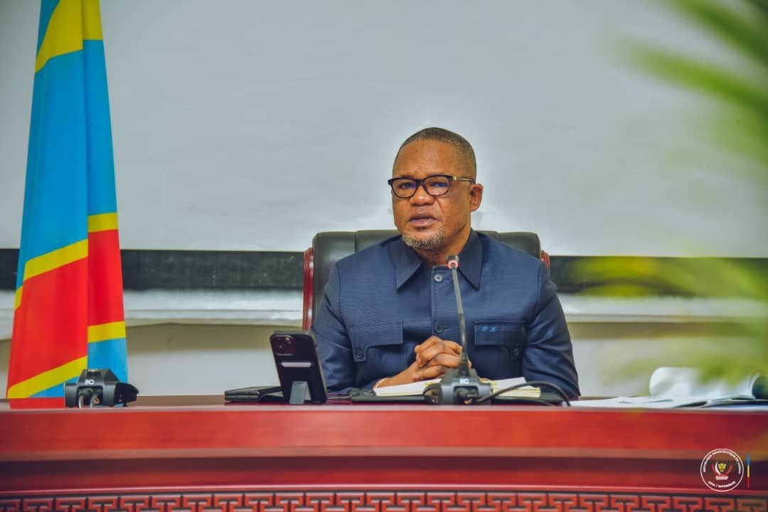 Peter Kazadi à son bureau